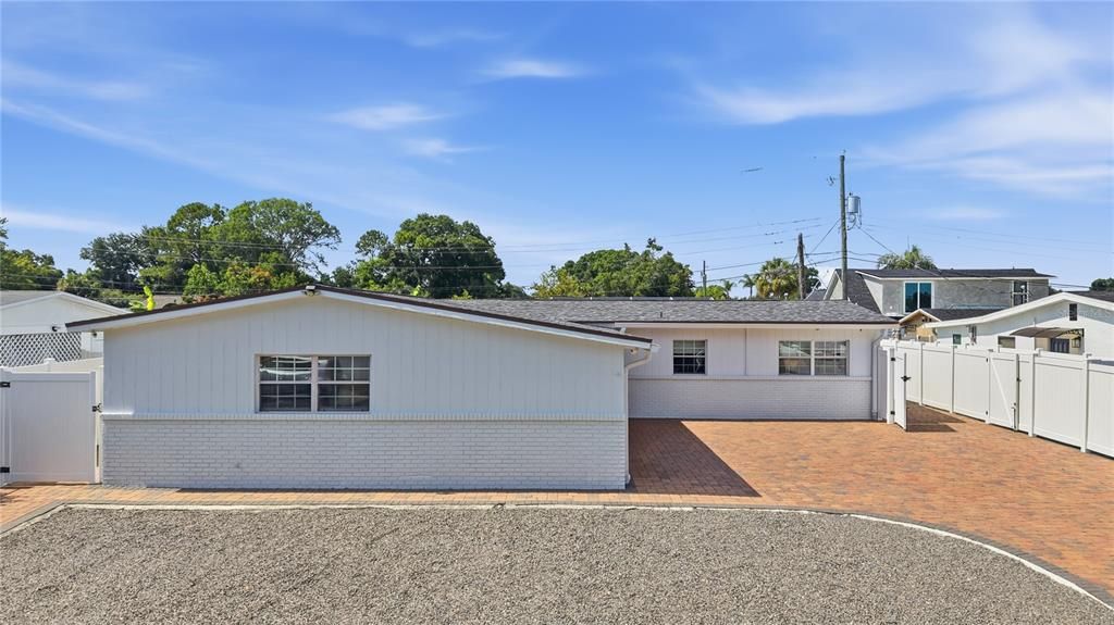 For Sale: $524,999 (6 beds, 4 baths, 2190 Square Feet)