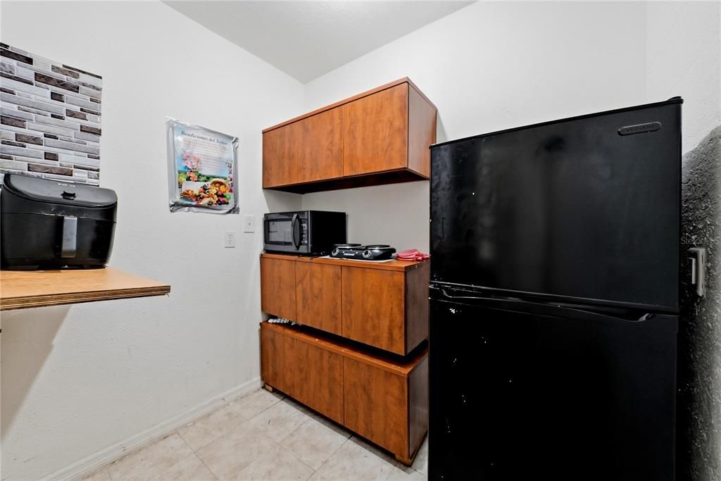 For Sale: $524,999 (6 beds, 4 baths, 2190 Square Feet)