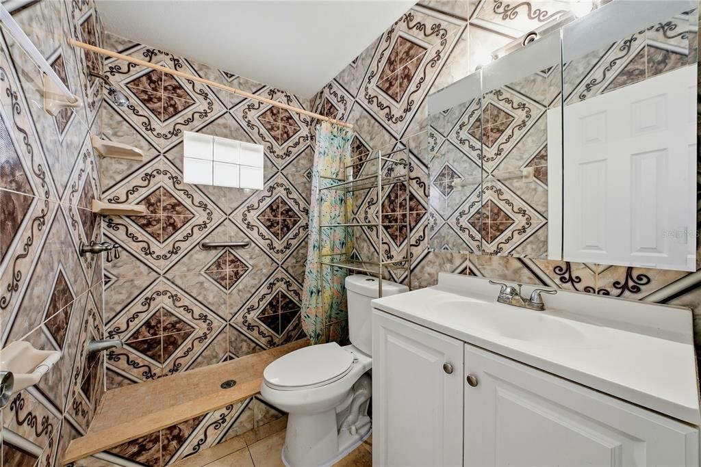 For Sale: $524,999 (6 beds, 4 baths, 2190 Square Feet)