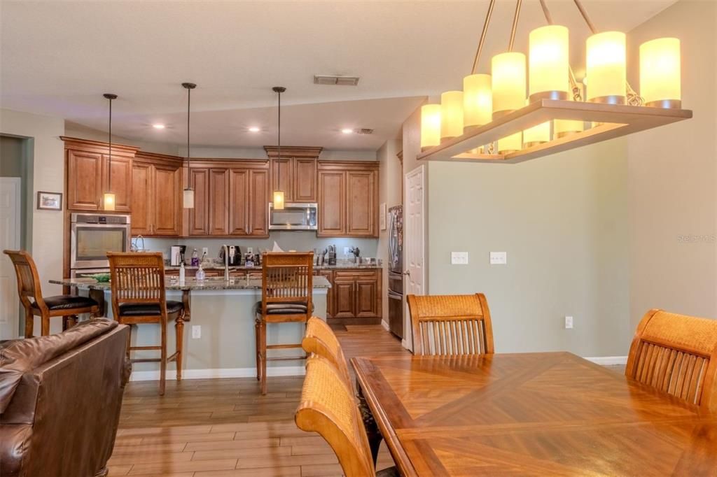 En Venta: $324,999 (4 camas, 2 baños, 1983 Pies cuadrados)
