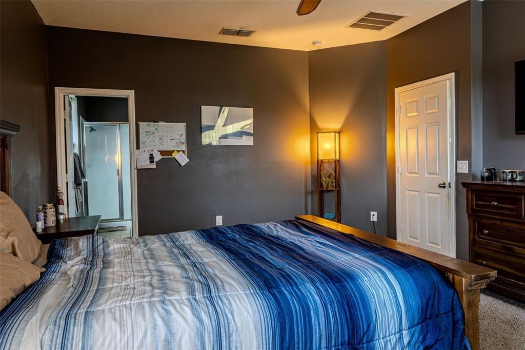 En Venta: $324,999 (4 camas, 2 baños, 1983 Pies cuadrados)