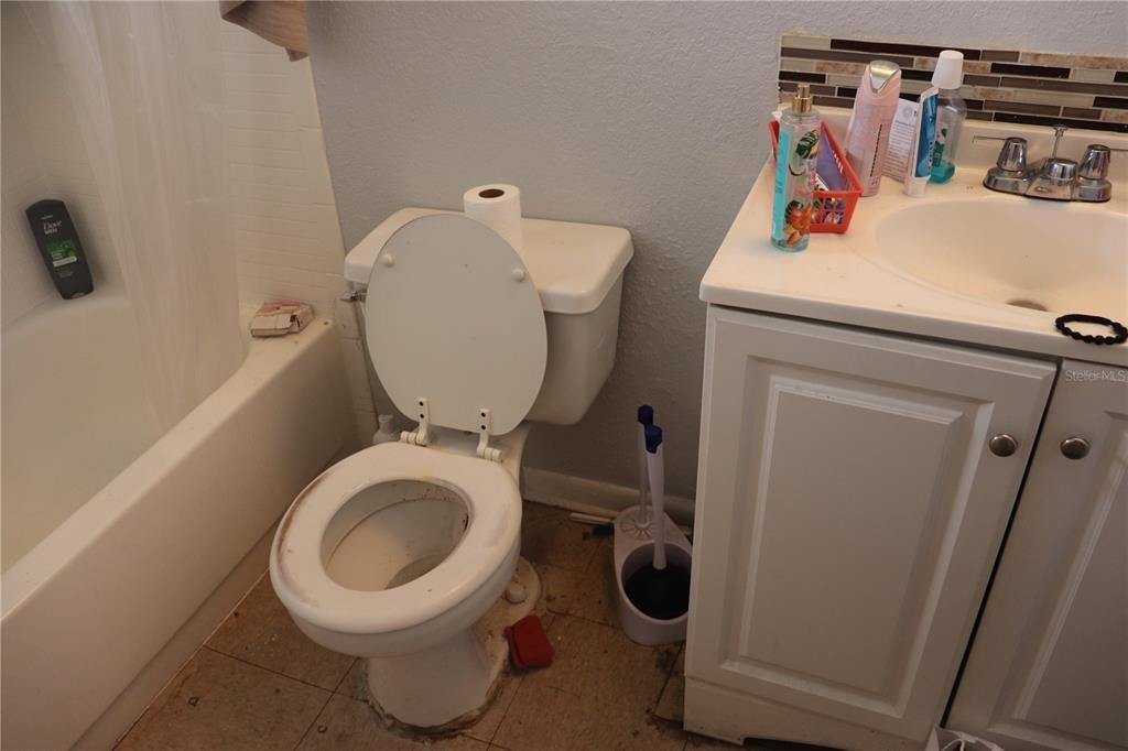 For Sale: $595,000 (8 beds, 0 baths, 3948 Square Feet)