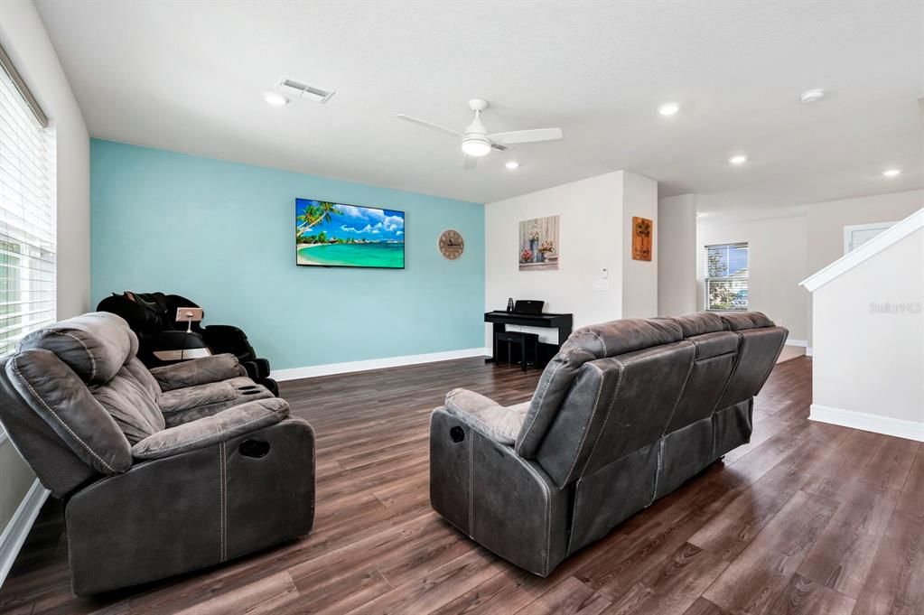 For Rent: $2,600 (4 beds, 2 baths, 2395 Square Feet)