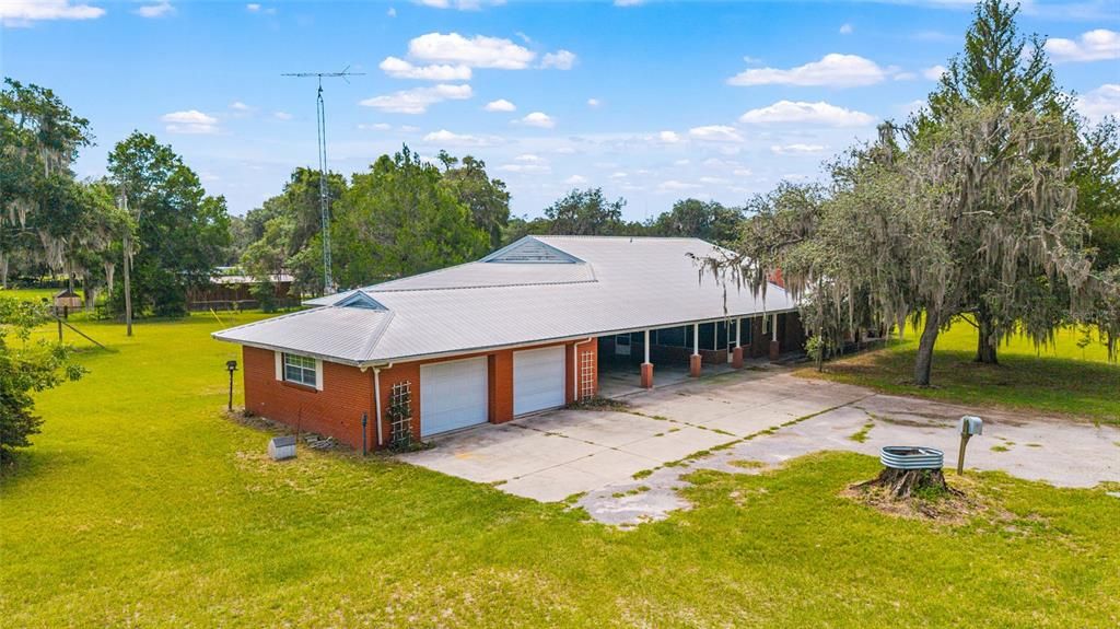 For Sale: $1,050,000 (4 beds, 3 baths, 6878 Square Feet)