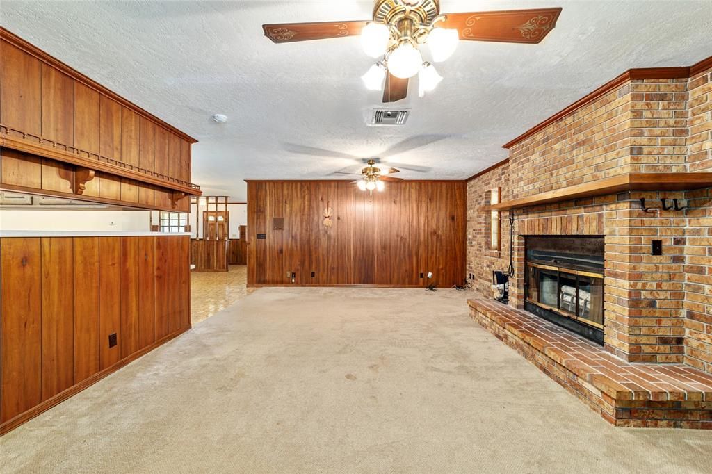 For Sale: $1,050,000 (4 beds, 3 baths, 6878 Square Feet)