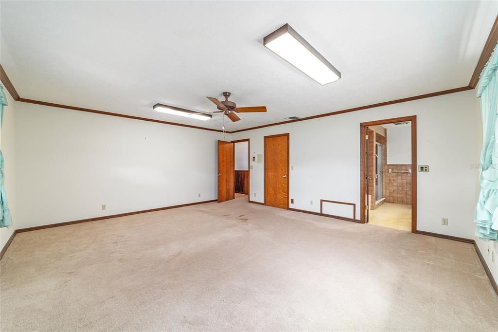 For Sale: $1,050,000 (4 beds, 3 baths, 6878 Square Feet)