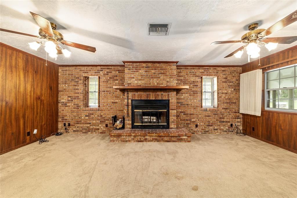 For Sale: $1,050,000 (4 beds, 3 baths, 6878 Square Feet)