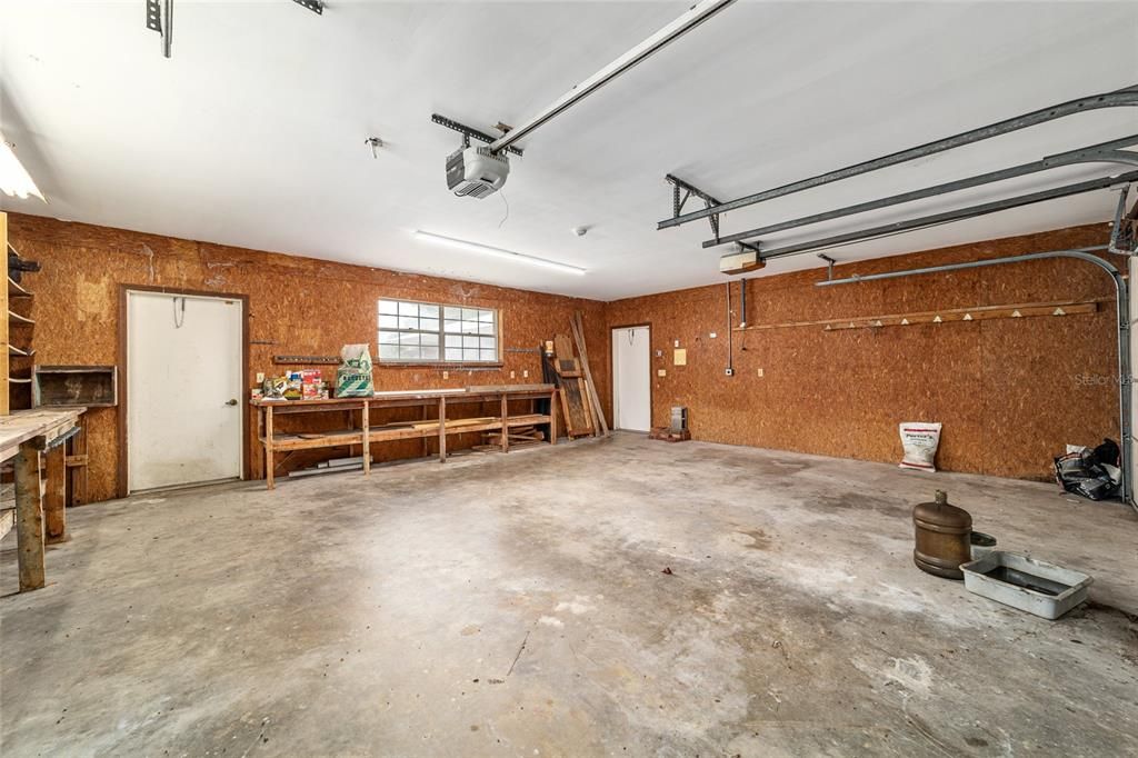 For Sale: $1,050,000 (4 beds, 3 baths, 6878 Square Feet)