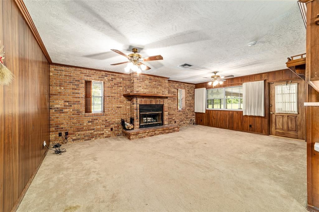 For Sale: $1,050,000 (4 beds, 3 baths, 6878 Square Feet)