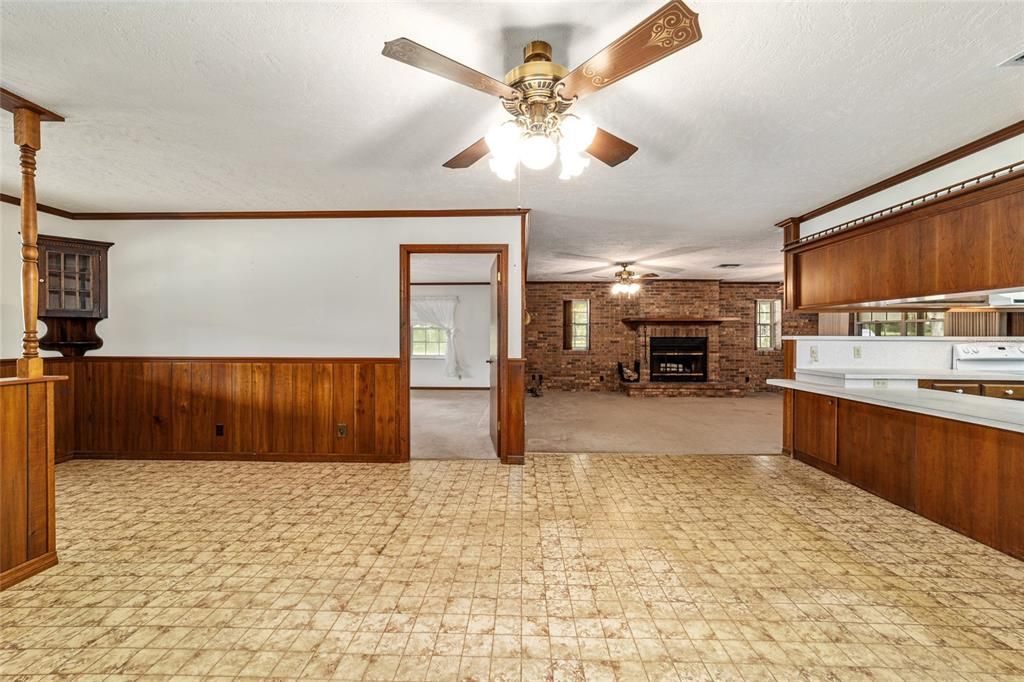 For Sale: $1,050,000 (4 beds, 3 baths, 6878 Square Feet)