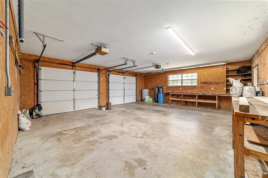 For Sale: $1,050,000 (4 beds, 3 baths, 6878 Square Feet)