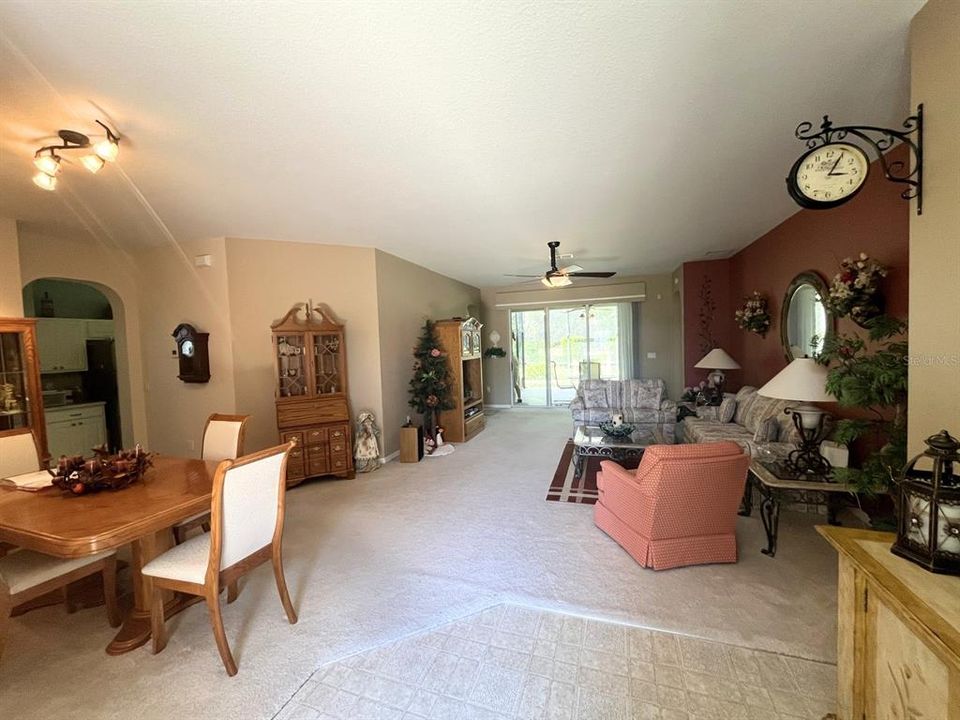 En Venta: $309,000 (3 camas, 2 baños, 2062 Pies cuadrados)