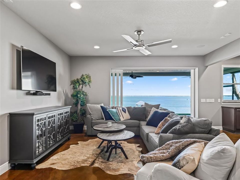 For Sale: $1,875,000 (7 beds, 4 baths, 5046 Square Feet)