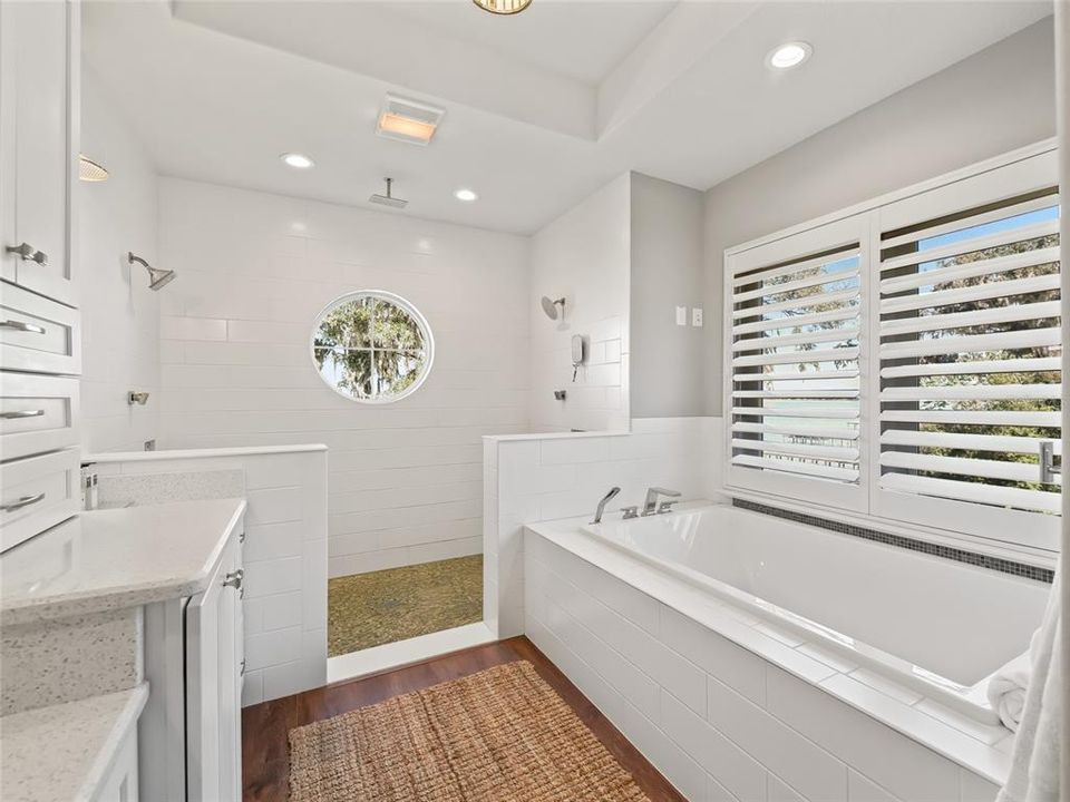 For Sale: $1,875,000 (7 beds, 4 baths, 5046 Square Feet)