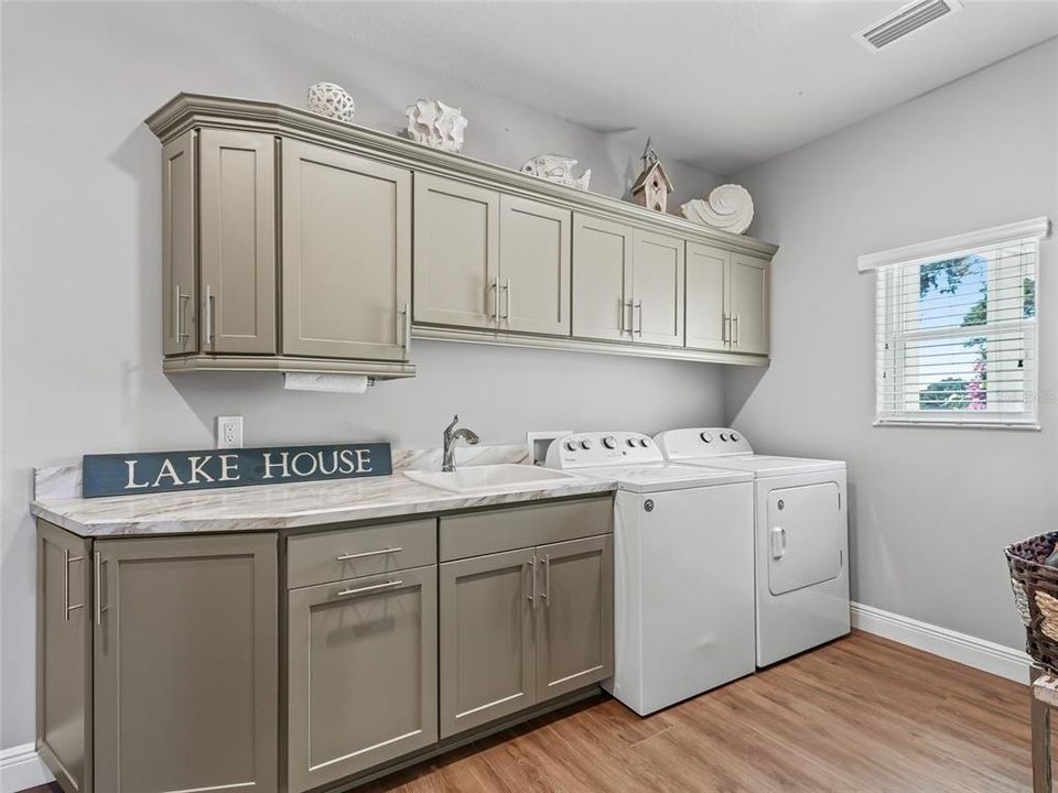 For Sale: $1,875,000 (7 beds, 4 baths, 5046 Square Feet)