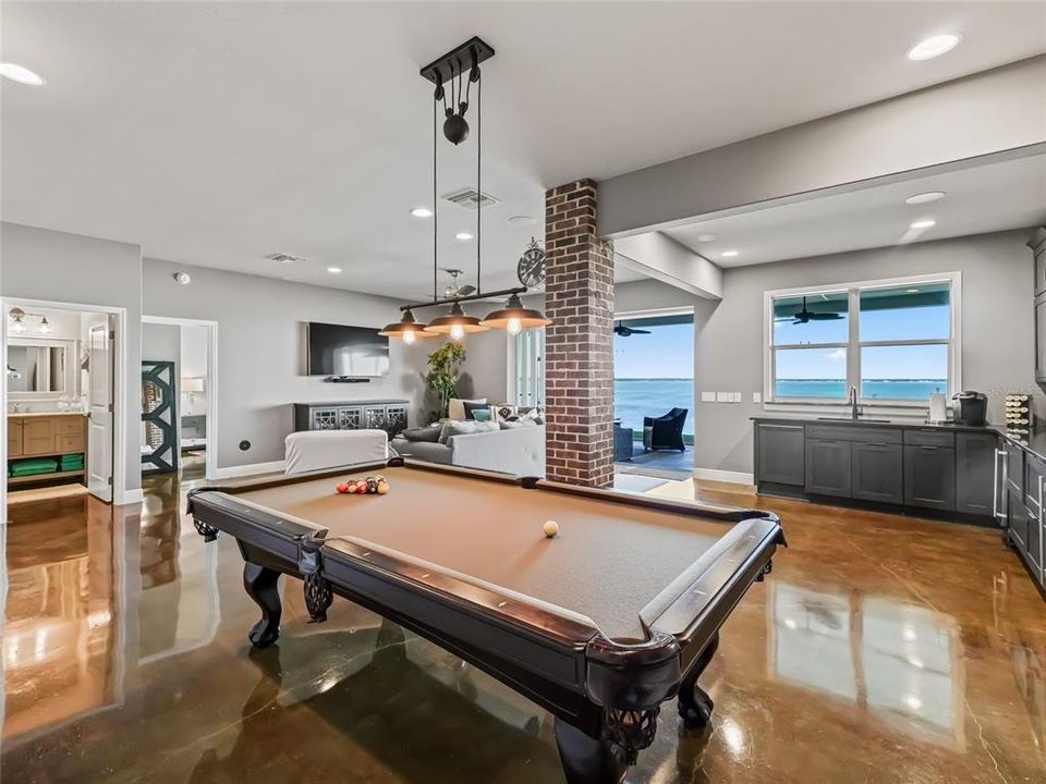 For Sale: $1,875,000 (7 beds, 4 baths, 5046 Square Feet)