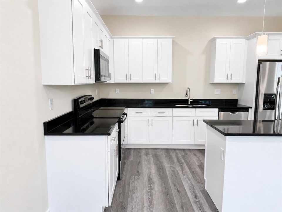 En Venta: $325,000 (3 camas, 2 baños, 1918 Pies cuadrados)