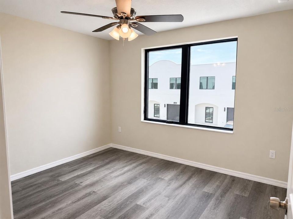 En Venta: $325,000 (3 camas, 2 baños, 1918 Pies cuadrados)