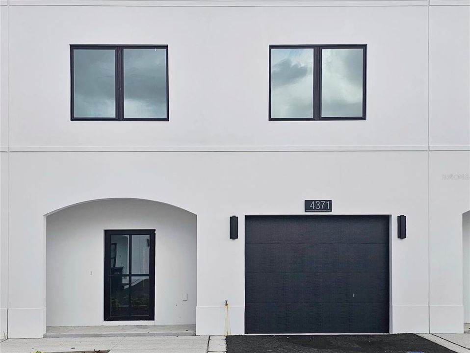 For Sale: $325,000 (3 beds, 2 baths, 1918 Square Feet)