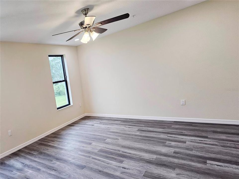 For Sale: $325,000 (3 beds, 2 baths, 1918 Square Feet)