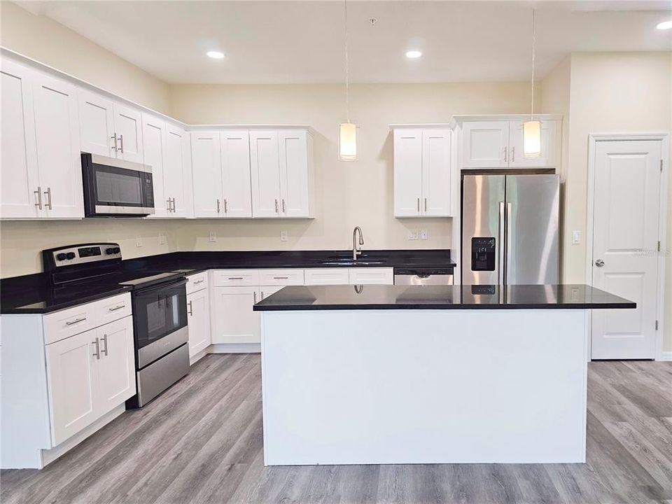 For Sale: $325,000 (3 beds, 2 baths, 1918 Square Feet)