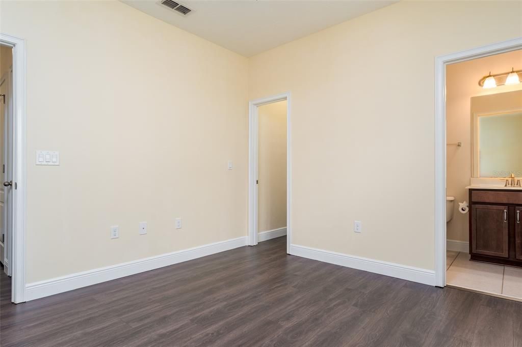 En Venta: $649,000 (4 camas, 3 baños, 3023 Pies cuadrados)