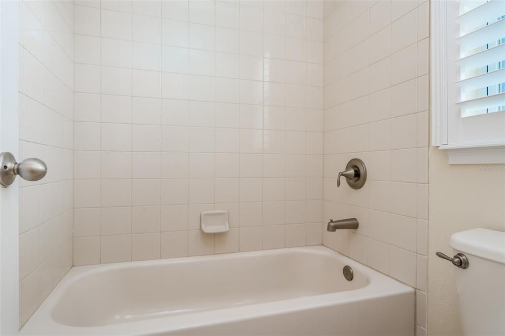 En Venta: $649,000 (4 camas, 3 baños, 3023 Pies cuadrados)