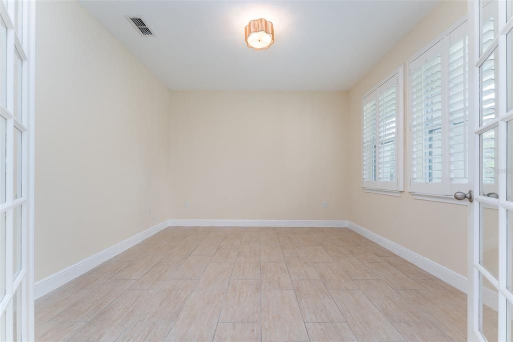 En Venta: $649,000 (4 camas, 3 baños, 3023 Pies cuadrados)