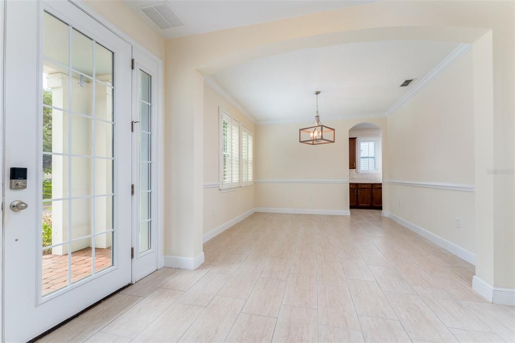 En Venta: $649,000 (4 camas, 3 baños, 3023 Pies cuadrados)