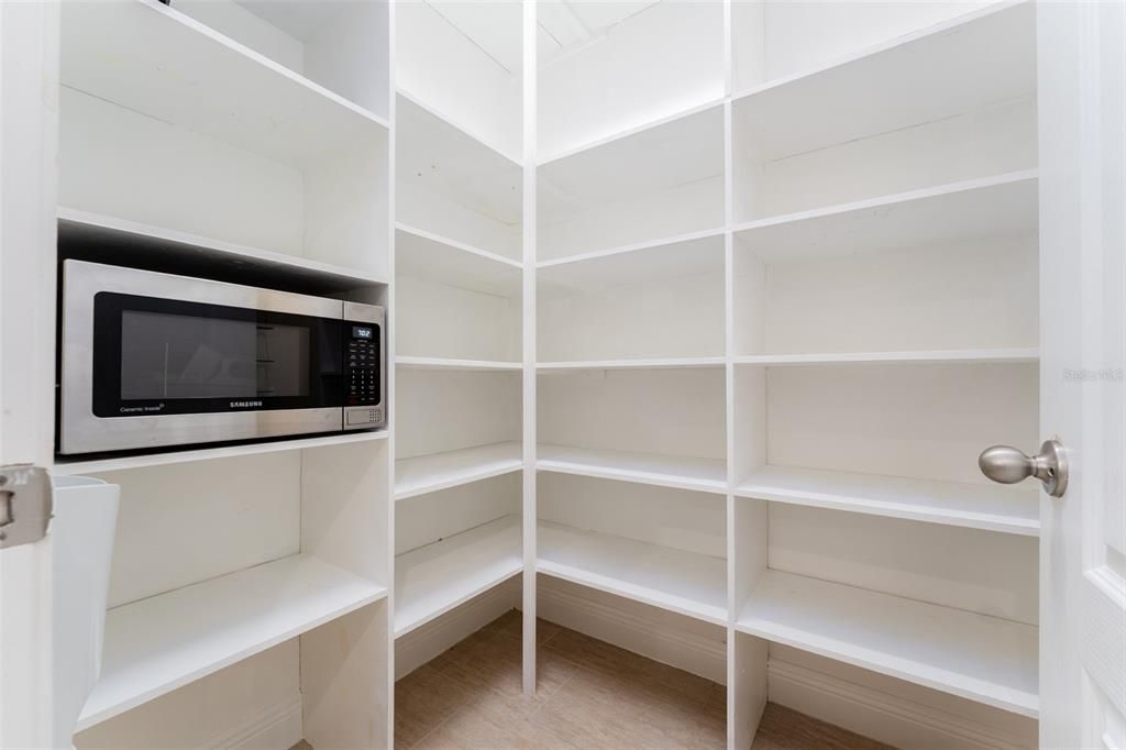 En Venta: $649,000 (4 camas, 3 baños, 3023 Pies cuadrados)