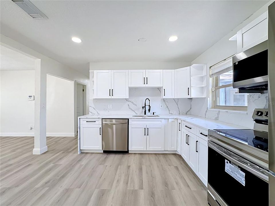 For Sale: $420,000 (4 beds, 2 baths, 1642 Square Feet)
