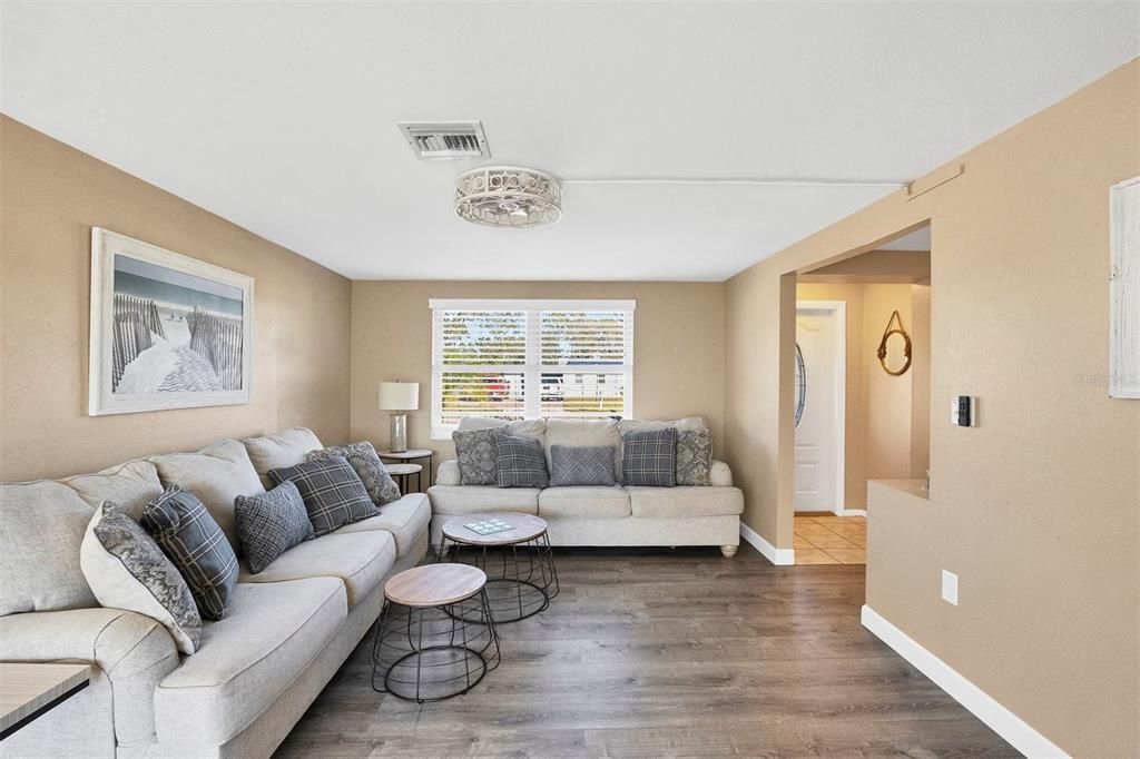 For Sale: $339,000 (3 beds, 2 baths, 1205 Square Feet)