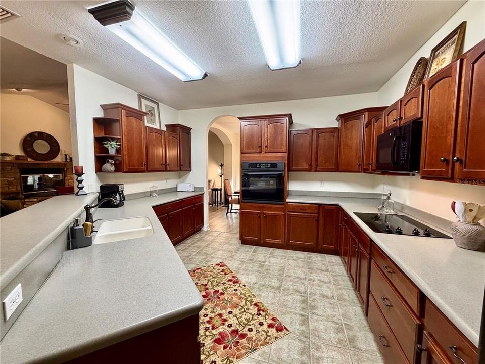 For Sale: $540,000 (3 beds, 2 baths, 2048 Square Feet)