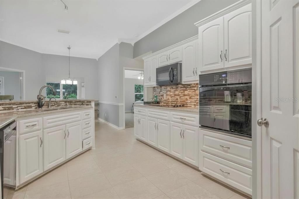 For Sale: $699,995 (4 beds, 3 baths, 3253 Square Feet)