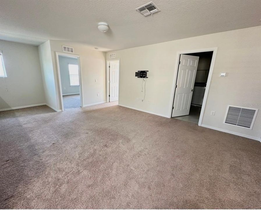 For Rent: $2,825 (3 beds, 2 baths, 2128 Square Feet)