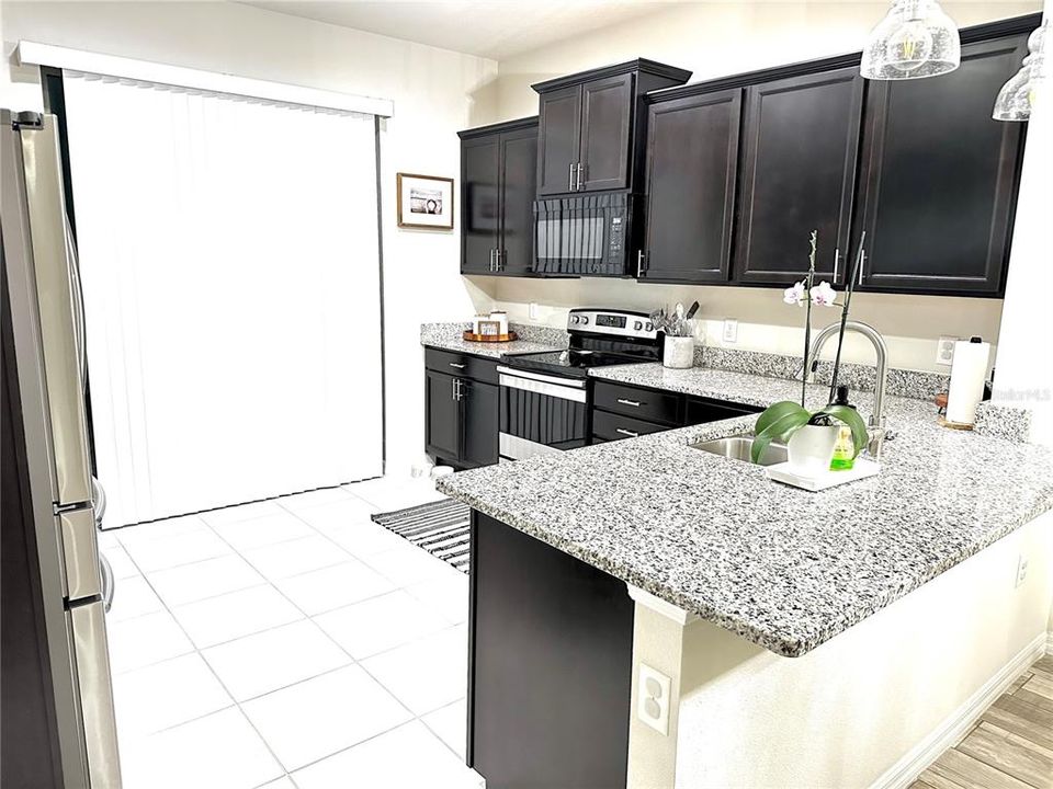 For Rent: $2,825 (3 beds, 2 baths, 2128 Square Feet)