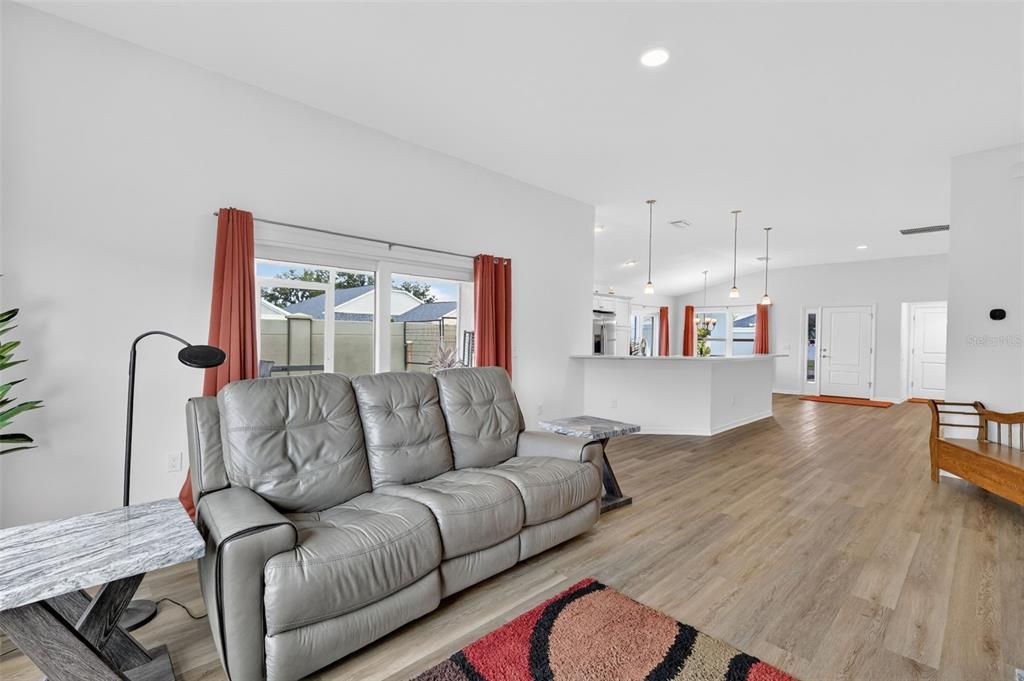For Sale: $455,000 (3 beds, 2 baths, 1696 Square Feet)