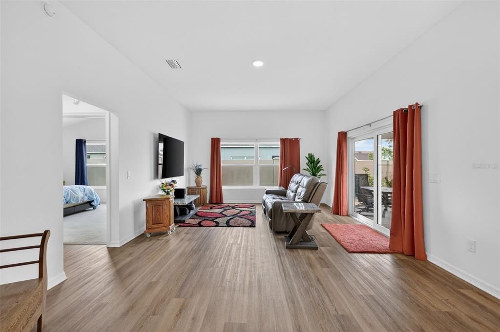 For Sale: $455,000 (3 beds, 2 baths, 1696 Square Feet)