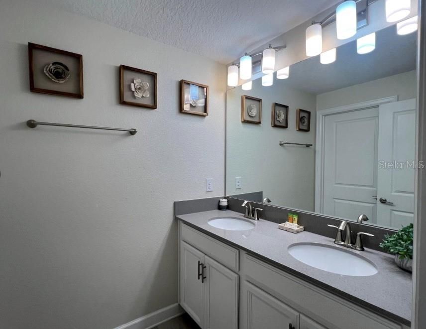 For Rent: $3,100 (4 beds, 3 baths, 1914 Square Feet)