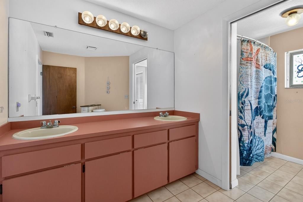 For Sale: $599,900 (4 beds, 3 baths, 2461 Square Feet)
