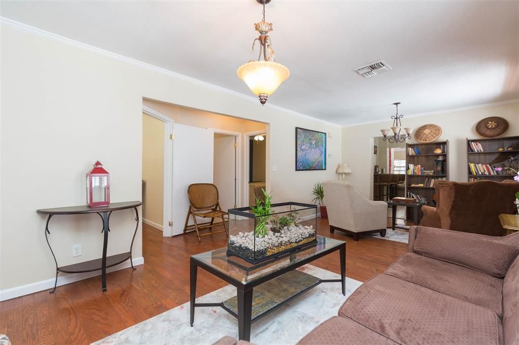 For Rent: $2,500 (3 beds, 2 baths, 1422 Square Feet)