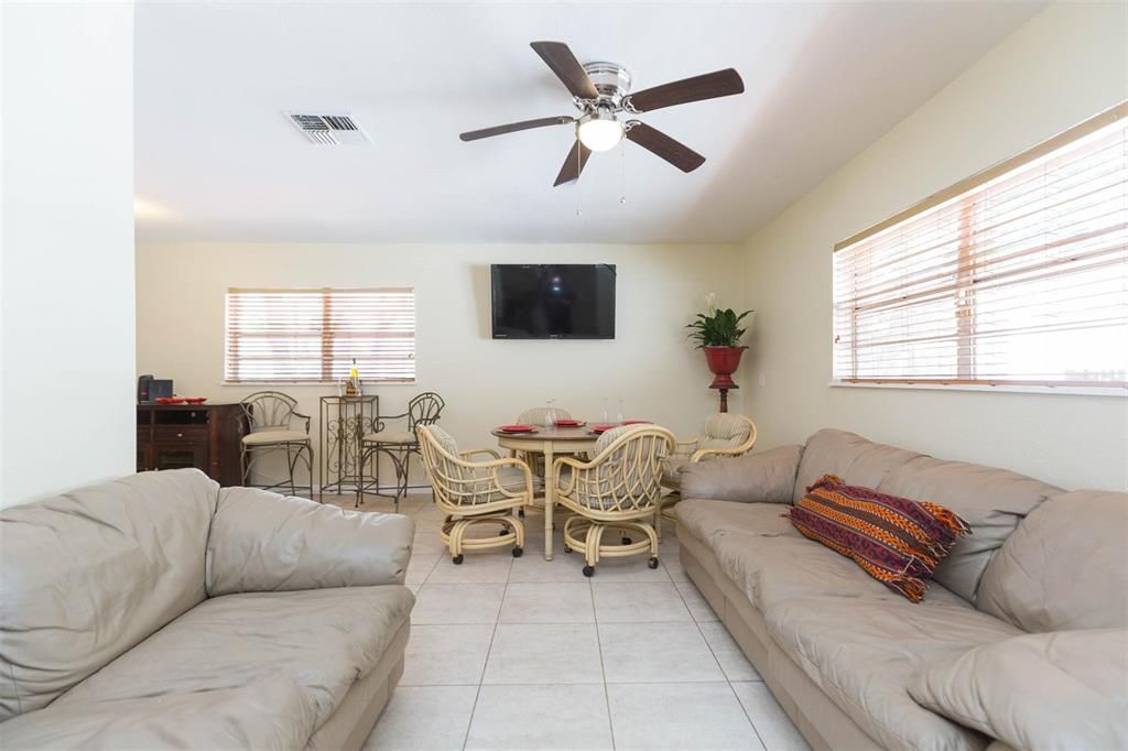 For Rent: $2,500 (3 beds, 2 baths, 1422 Square Feet)