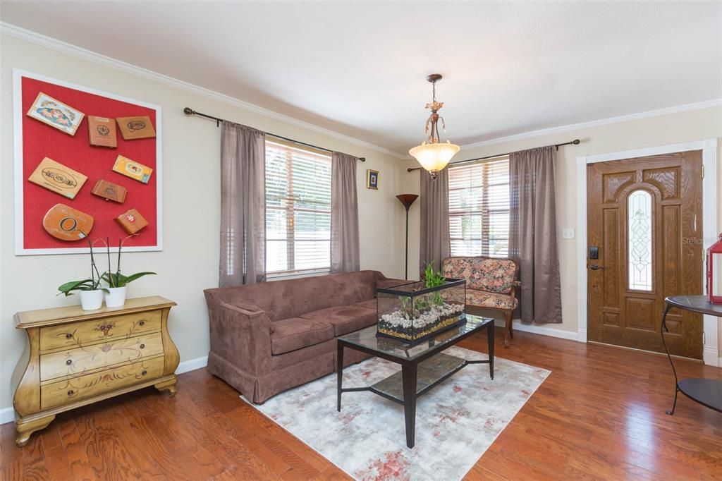 For Rent: $2,500 (3 beds, 2 baths, 1422 Square Feet)