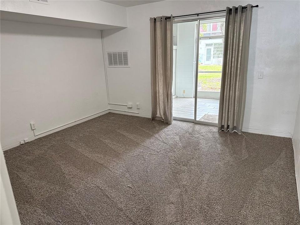 For Sale: $99,500 (1 beds, 1 baths, 595 Square Feet)