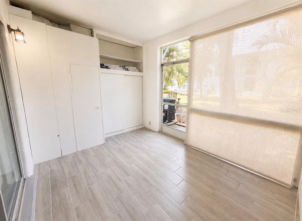 For Sale: $99,500 (1 beds, 1 baths, 595 Square Feet)