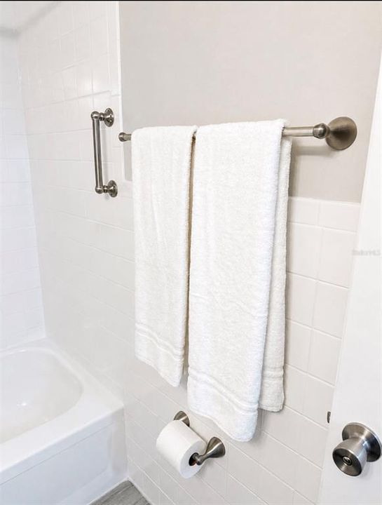 For Sale: $99,500 (1 beds, 1 baths, 595 Square Feet)
