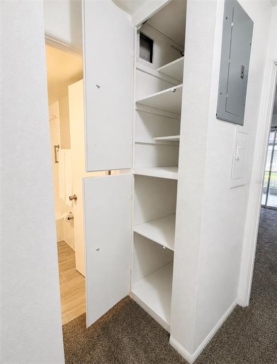 For Sale: $99,500 (1 beds, 1 baths, 595 Square Feet)
