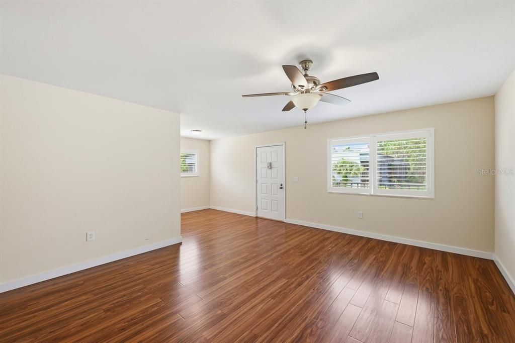 For Sale: $159,000 (2 beds, 2 baths, 953 Square Feet)