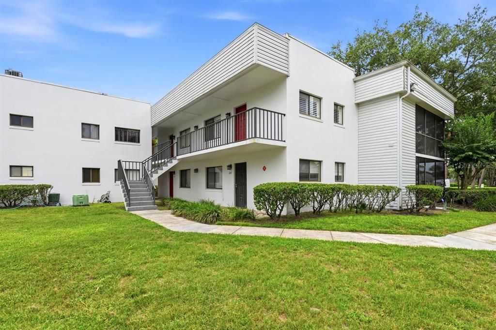 For Sale: $159,000 (2 beds, 2 baths, 953 Square Feet)