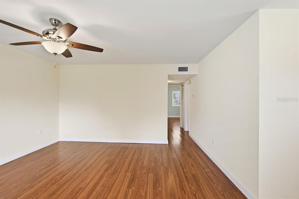 For Sale: $159,000 (2 beds, 2 baths, 953 Square Feet)